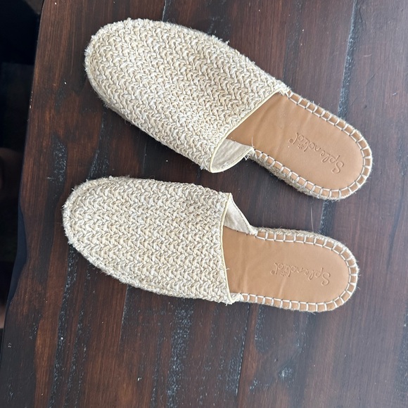 Splendid flat shoes. Size 10. Knitted. Beige color. Beautiful. - Picture 6 of 10